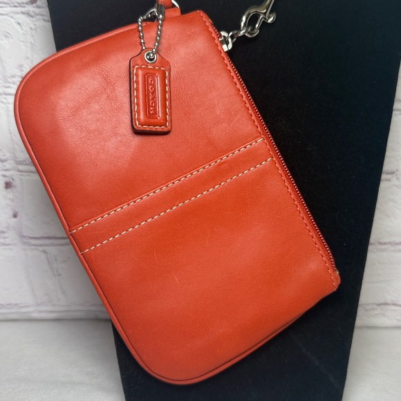 NEW w/ Tags Coach Burnt Orange Coral Leather Wristlet w/ Hangtag - Picture 2 of 13